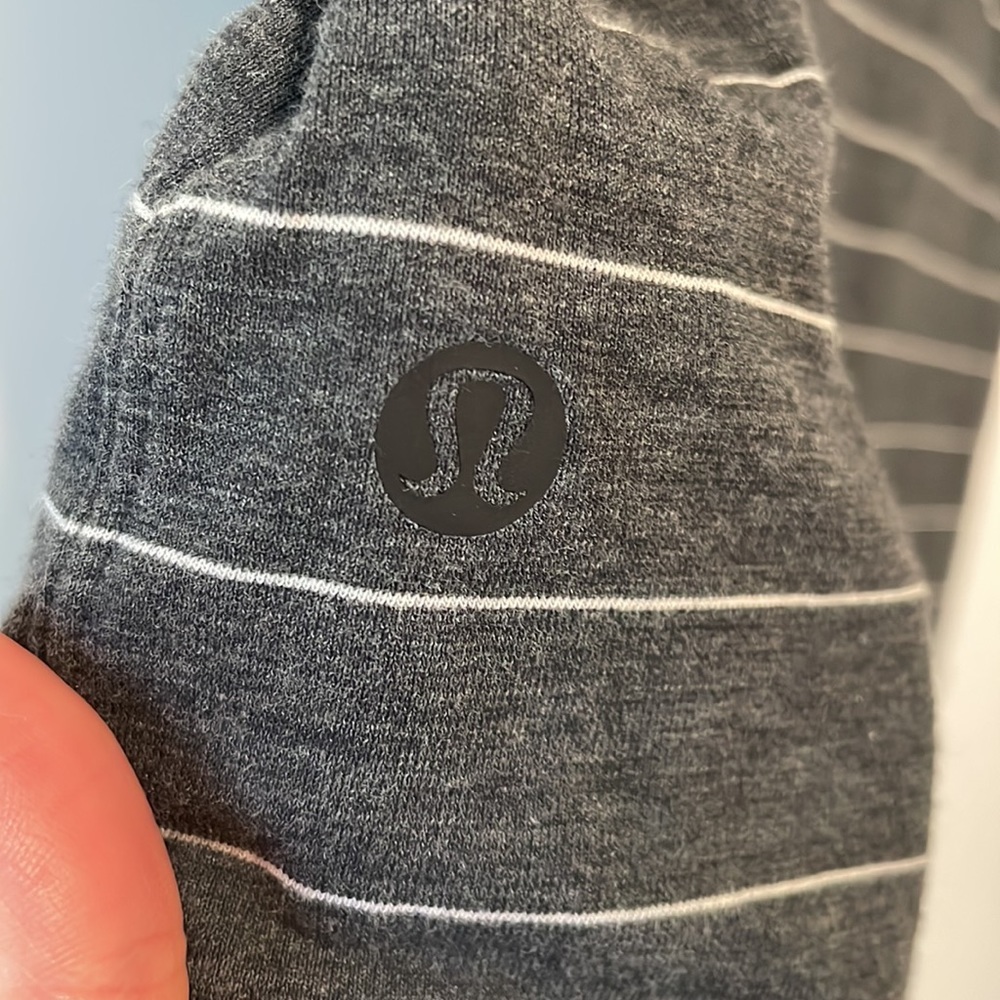 Lululemon Wrap/tie front Stripped Cropped Short sleeve shirt - Picture 3 of 3